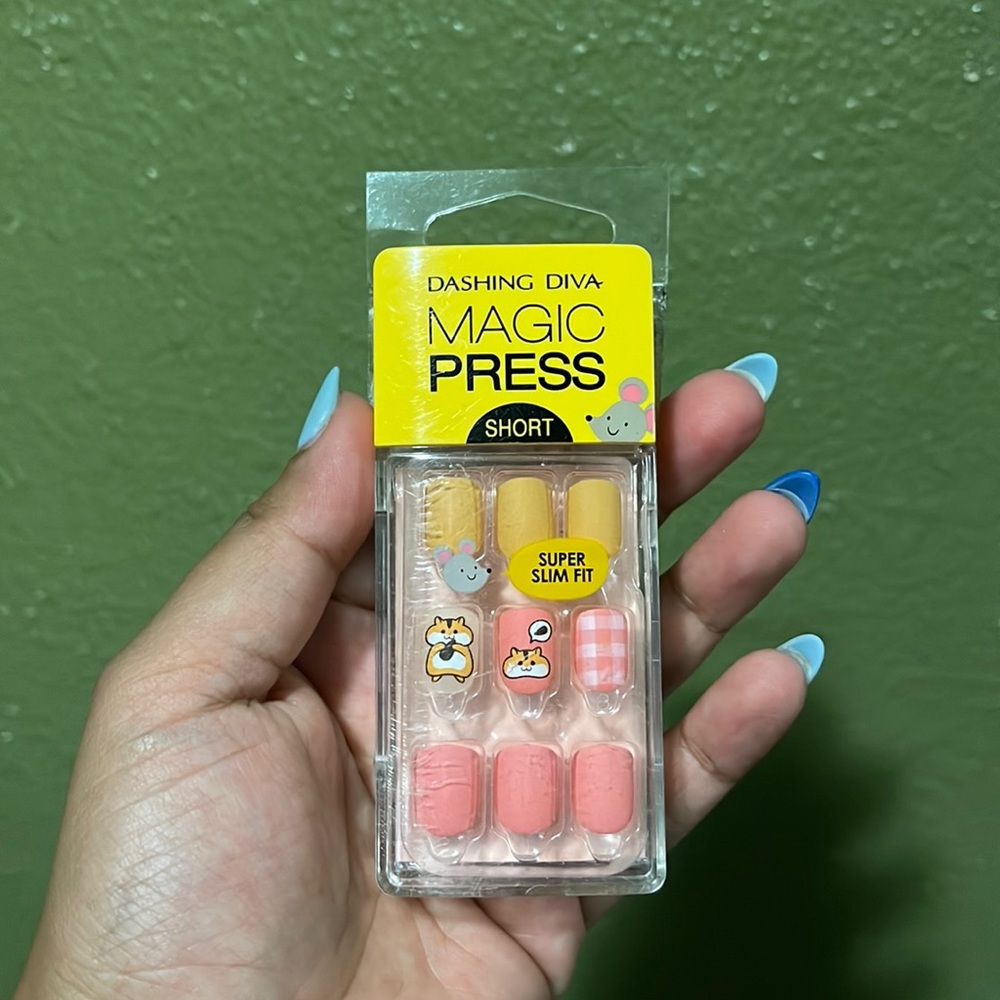 Press on nails